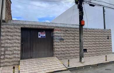 Imagem: A casa possui 2 Dormitórios, 2 Banheiros, 1 Vaga na garagem