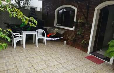 Imagem: A casa possui 2 Dormitórios, 2 Banheiros, 1 Vaga na garagem