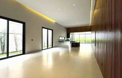 Imagem: A casa em condomínio possui 4 Dormitórios, 5 Banheiros, 4