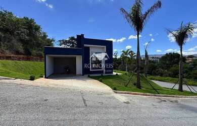 Imagem: A casa em condomínio possui 3 Dormitórios, 2 Banheiros, 4