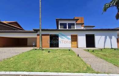 Imagem: A casa em condomínio possui 4 Dormitórios, 5 Banheiros, 5