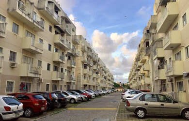 Imagem: O apartamento possui 3 Dormitórios, 1 Banheiro, 1 Vaga na garagem
