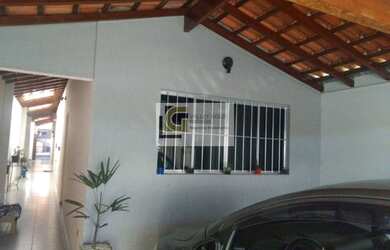 Imagem: A casa possui 3 Dormitórios, 3 Banheiros, 2 Vagas na garagem