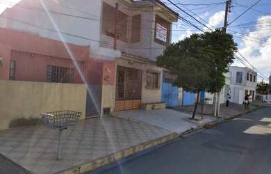 Imagem: A casa possui 2 Dormitórios, 1 Banheiro e está localizado