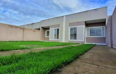 Imagem: A casa possui 3 Dormitórios, 2 Banheiros, 1 Vaga na garagem