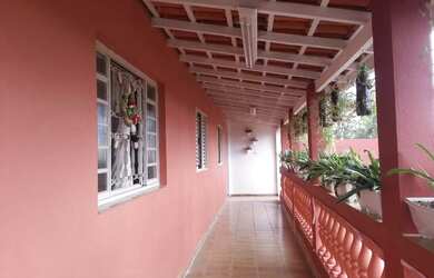 Imagem: A casa em condomínio possui 3 Dormitórios, 1 Banheiro, 3 Vagas