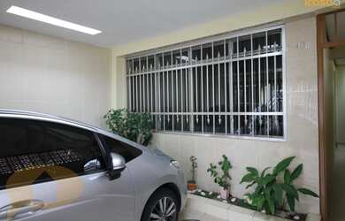 Imagem: A casa possui 3 Dormitórios, 4 Banheiros, 2 Vagas na garagem