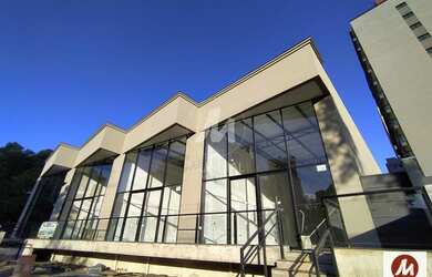 Imagem: O depósito possui 5 Vagas na garagem, 1.354m² de Área e