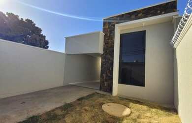 Imagem: A casa possui 3 Dormitórios, 3 Banheiros, 131m² de Área