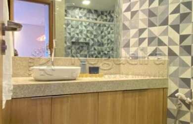 Imagem: O apartamento possui 1 Dormitório, 1 Banheiro, 1 Vaga na garagem