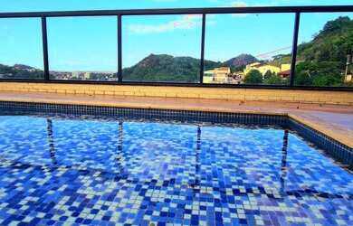 Imagem: A casa possui 4 Dormitórios, 4 Banheiros, 2 Vagas na garagem