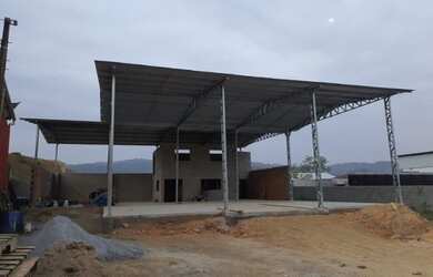 Imagem: O depósito possui 5 Vagas na garagem, 550m² de Área e está