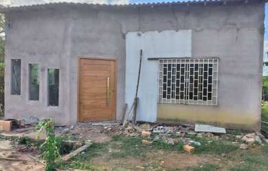 Imagem: A casa possui 1 Dormitório, 1 Banheiro, 1 Vaga na garagem