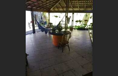 Imagem: A casa possui 3 Dormitórios, 2 Banheiros, 3 Vagas na garagem