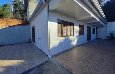 Imagem: A casa possui 2 Dormitórios, 2 Banheiros, 5 Vagas na garagem