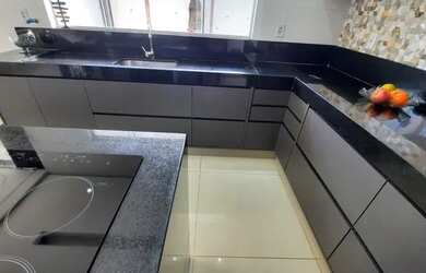 Imagem: A casa em condomínio possui 3 Dormitórios, 2 Banheiros, 4