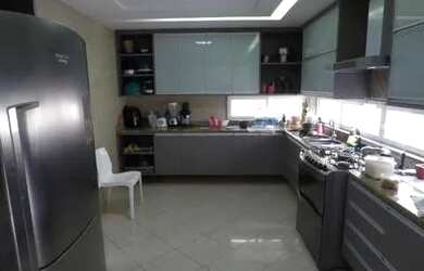 Imagem: A casa possui 3 Dormitórios, 3 Banheiros, 2 Vagas na garagem