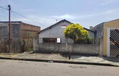 Imagem: A casa possui 4 Dormitórios, 2 Banheiros, 2 Vagas na garagem