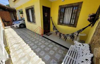 Imagem: A casa possui 2 Dormitórios, 1 Banheiro, 2 Vagas na garagem