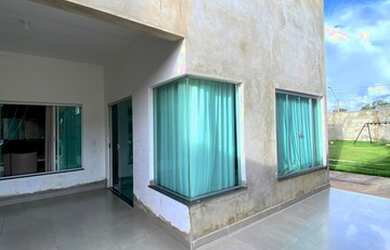 Imagem: A casa possui 3 Dormitórios, 3 Banheiros, 2 Vagas na garagem