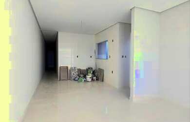 Imagem: A casa possui 3 Dormitórios, 2 Banheiros, 1 Vaga na garagem