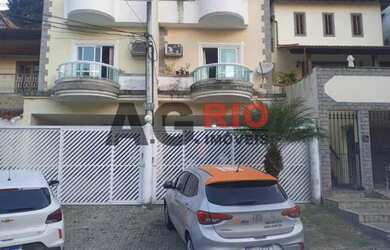 Imagem: A casa em condomínio possui 4 Dormitórios, 4 Banheiros, 3