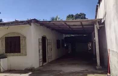 Imagem: A casa possui 2 Dormitórios, 2 Banheiros, 5 Vagas na garagem