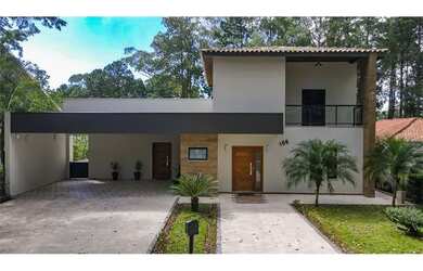 Imagem: A casa possui 3 Dormitórios, 4 Banheiros, 4 Vagas na garagem