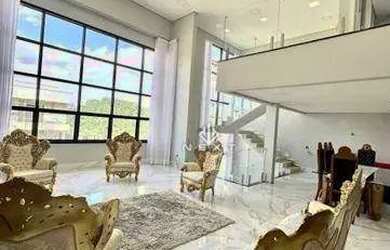 Imagem: A casa em condomínio possui 4 Dormitórios, 5 Banheiros, 4