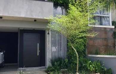 Imagem: A casa em condomínio possui 2 Dormitórios, 3 Banheiros, 4