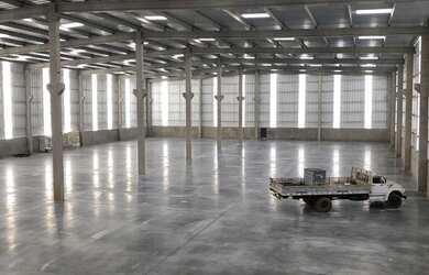 Imagem: O depósito possui 5 Vagas na garagem, 5.374m² de Área e