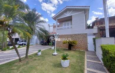 Imagem: A casa em condomínio possui 4 Dormitórios, 4 Banheiros, 4