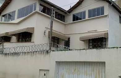 Imagem: A casa possui 5 Dormitórios, 5 Banheiros, 5 Vagas na garagem