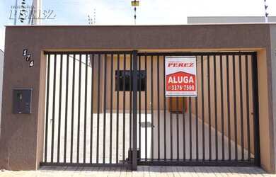 Imagem: A casa possui 2 Dormitórios, 1 Banheiro, 1 Vaga na garagem