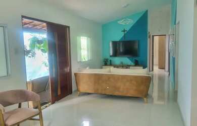 Imagem: A casa possui 3 Dormitórios, 2 Banheiros, 2 Vagas na garagem