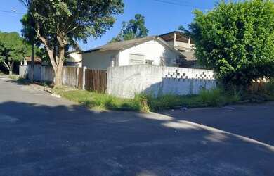 Imagem: A casa possui 2 Dormitórios, 2 Banheiros, 3 Vagas na garagem