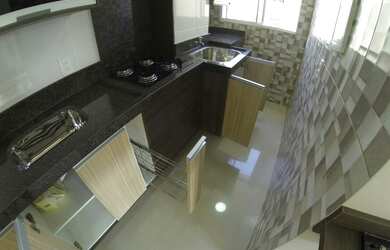 Imagem: O apartamento possui 2 Dormitórios, 1 Banheiro, 1 Vaga na garagem