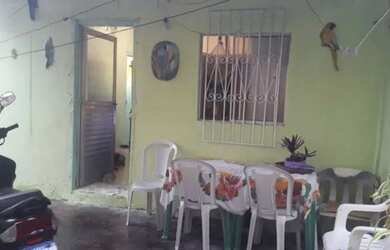 Imagem: A casa possui 3 Dormitórios, 1 Banheiro, 1 Vaga na garagem