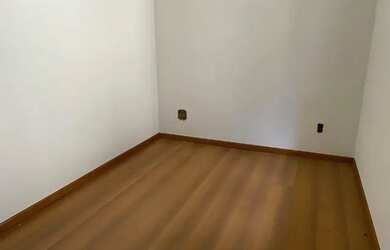 Imagem: O apartamento possui 3 Dormitórios, 1 Banheiro, 1 Vaga na garagem