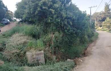 Imagem 4: Casa com terreno grande. 400m² de Área, 2 Vagas na garageme2 Dormitórios