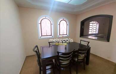 Imagem: A casa possui 3 Dormitórios, 3 Banheiros, 2 Vagas na garagem