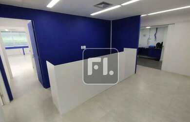 Imagem: O depósito possui 3 Vagas na garagem, 161m² de Área e está