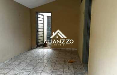 Imagem: A casa possui 2 Dormitórios, 1 Banheiro, 1 Vaga na garagem