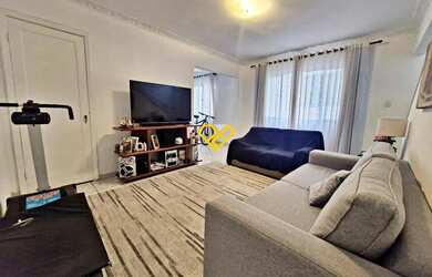 Imagem: A casa possui 4 Dormitórios, 2 Banheiros, 3 Vagas na garagem