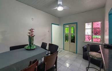 Imagem: A casa possui 3 Dormitórios, 2 Banheiros, 3 Vagas na garagem