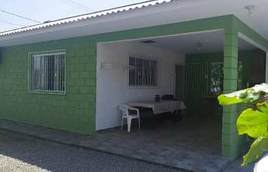 Imagem: A casa possui 1 Dormitório, Acomodam 7 pessoas e está localizado