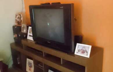 Imagem: A casa possui 2 Dormitórios, 1 Banheiro, 1 Vaga na garagem