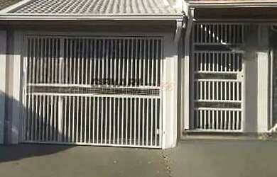 Imagem: A casa possui 2 Dormitórios, 2 Banheiros, 2 Vagas na garagem