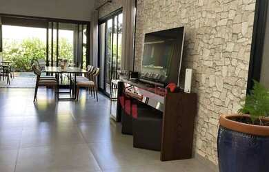 Imagem: A casa em condomínio possui 3 Dormitórios, 4 Banheiros, 4