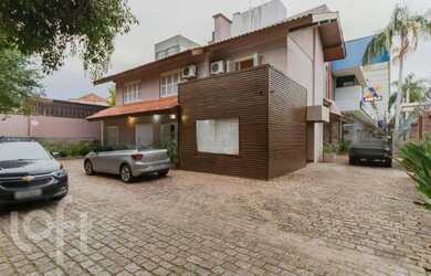 Imagem: A casa possui 5 Dormitórios, 5 Banheiros, 5 Vagas na garagem